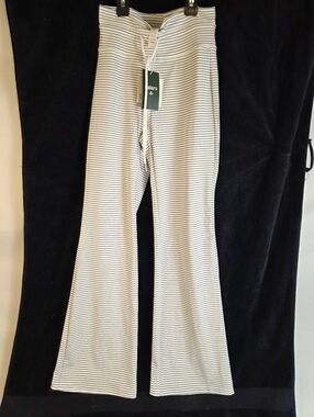 HALARA White Flare Pants with Gray Pinstripes